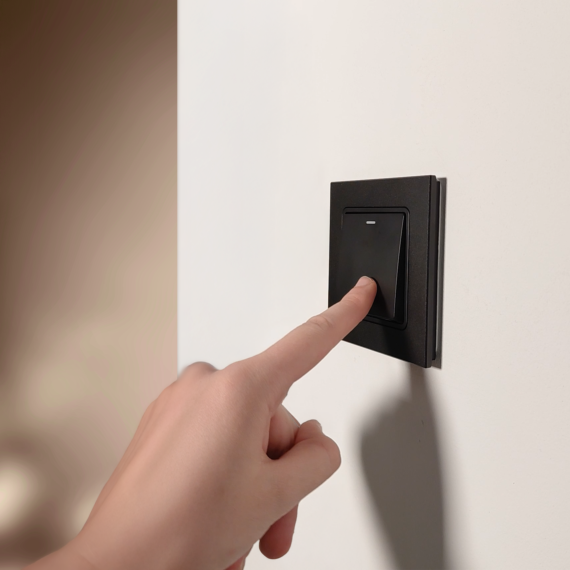 Aura Single Rocker Light Switch - Matt Black RetroTouch Light